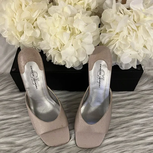 Chinese Laundry Shimmering Fabric Block Heel Sandals - Picture 6 of 9